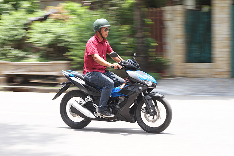 Điểm nhấn khi ra mắt Honda Winner X mà nhà sản xuất đề cao là trang bị phanh ABS, tuy nhiên dường như vì chịu sức ép về thời gian ra mắt nên cụm chi tiết này đang bị người dùng tố là chưa tương xứng. Trên một vài diễn đàn, người dùng xe đợt đầu cho biết đã phải tháo “giắc” cắm kích hoạt ABS vì thiết bị này hoạt động chập chờn, tạo tiếng kêu khó chịu.