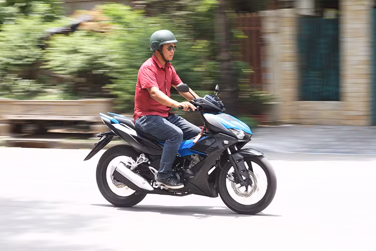 Điểm nhấn khi ra mắt Honda Winner X mà nhà sản xuất đề cao là trang bị phanh ABS, tuy nhiên dường như vì chịu sức ép về thời gian ra mắt nên cụm chi tiết này đang bị người dùng tố là chưa tương xứng. Trên một vài diễn đàn, người dùng xe đợt đầu cho biết đã phải tháo “giắc” cắm kích hoạt ABS vì thiết bị này hoạt động chập chờn, tạo tiếng kêu khó chịu.