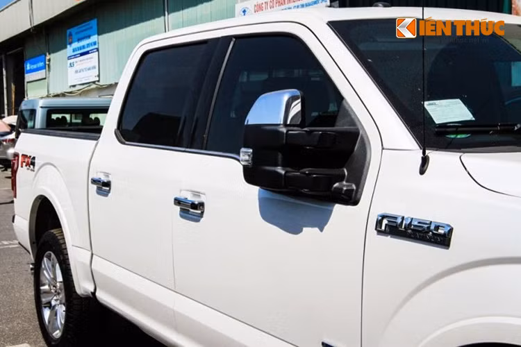Thân xe Ford F-150 Platinum được thiết kế dài hơn những mẫu xe bán tải thông thường khác.