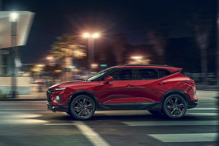 Theo hãng xe ôtô Chevrolet cho hay, mẫu SUV Blazer 2019 bản V6 có sức kéo 2,04 tấn. Không những thế, mỗi bản trang bị của Chevrolet Blazer 2019 lại có thiết kế riêng biệt. Ví dụ như Chevrolet Blazer RS 2019 sở hữu vẻ ngoài thể thao, bản Premier lại mang đến thiết kế cao cấp hơn.