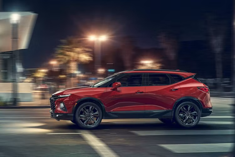 Theo hãng xe ôtô Chevrolet cho hay, mẫu SUV Blazer 2019 bản V6 có sức kéo 2,04 tấn. Không những thế, mỗi bản trang bị của Chevrolet Blazer 2019 lại có thiết kế riêng biệt. Ví dụ như Chevrolet Blazer RS 2019 sở hữu vẻ ngoài thể thao, bản Premier lại mang đến thiết kế cao cấp hơn.