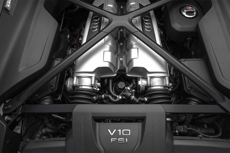 Sức mạnh của Audi R8 V10 RWS đến từ khối động cơ V10 FSI 5.2L, hút khí tự nhiên được lấy lại từ chiếc của R8 tiêu chuẩn. Điều này có nghĩa là xe sẽ có công suất 532 mã lực và mô-men xoắn cực đại 540 Nm.