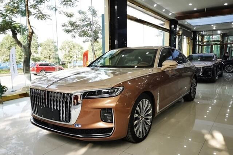 Tính năng an toàn của Hồng Kỳ H9 cũng là điểm đáng chú ý khi sở hữu rất nhiều công nghệ tân tiến như camera 360 độ, phanh tay điện tử tích hợp giữ phanh tự động, hỗ trợ phanh chủ động giảm thiểu va chạm, hệ thống giám sát điểm mù, cảnh báo lệch làn đường, hỗ trợ giữ làn, hệ thống nhắc nhở giới hạn tốc độ, kiểm soát hành trình thích ứng...