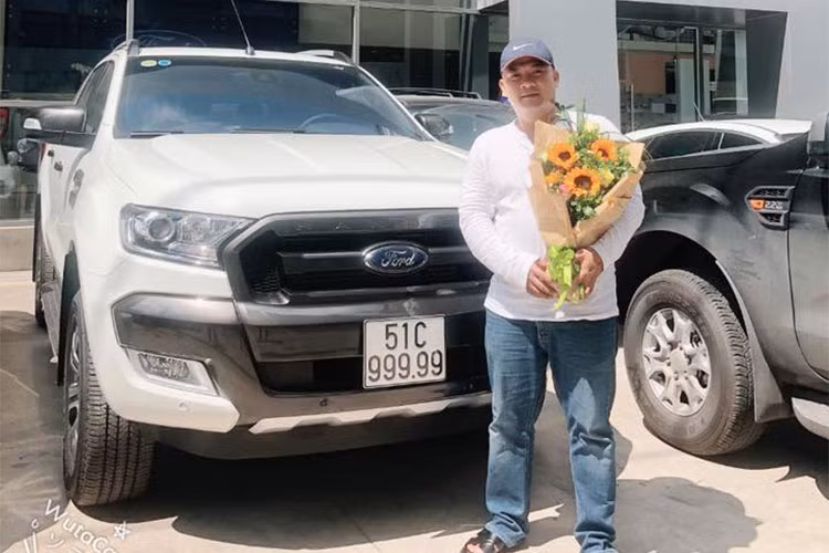 Một chiếc xe bán tải Ford Ranger biển khủng lâu nay luôn là điều hiếm gặp. Tuy nhiên mới đây, một chủ nhân sinh sống tại Sài Gòn vừa rinh về cho mình biển số ngũ quý 9 đã khiến nhiều người không khỏi giật mình.