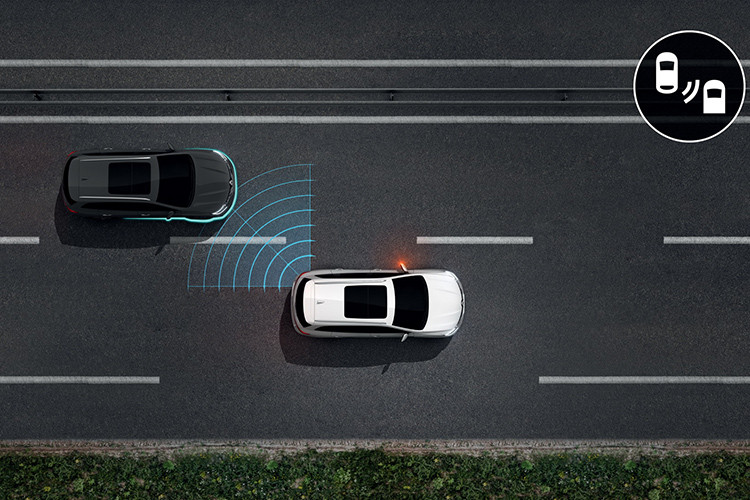 Cuối cùng là những trang bị an toàn, bao gồm tính năng phát hiện người đi bộ và phanh khẩn cấp tự động mới. Những tính năng an toàn của phiên bản cũ như kiểm soát hành trình thích ứng vẫn có trên Renault Koleos 2020.