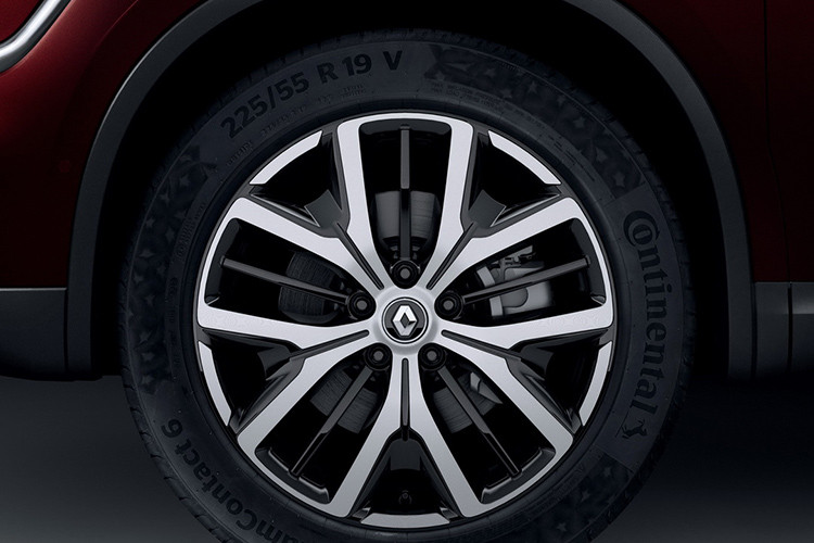 Hoàn thành danh sách những thay đổi cho ngoại hình của Renault Koleos 2020 phiên bản nâng cấp này là bộ vành hợp kim 2 tông màu mới, 5 chấu kép cách điệu và màu sơn ngoại thất đỏ Vintage Red.