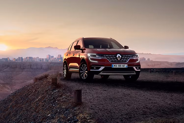 Hãng xe ôtô Pháp mới đây đã vén màn phiên bản nâng cấp giữa vòng đời của dòng crossover cỡ C - Renault Koleos 2020 mới. Bước sang phiên bản 2020, Renault Koleos chẳng những được cải tiến thiết kế, bổ sung động cơ mới mà còn nâng cấp về mặt công nghệ.