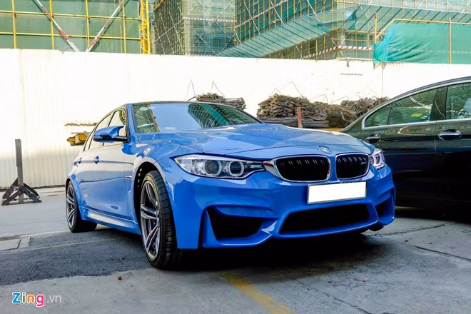 Mẫu sedan BMW M3 được mệnh danh là xe đua đường phố bởi khối động cơ hiệu suất cao được chế tạo bởi bộ phận M Performance của BMW. Chiếc xe này được nhập về Việt Nam hồi đầu 2015.