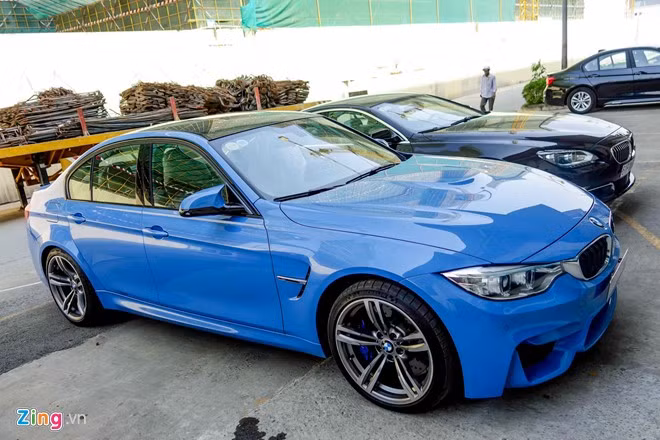 So với thế hệ 4, đời thứ 5 được cải tiến nhiều về thiết kế, đường nét hầm hố, gân guốc và thể thao hơn. Điểm đáng chú ý là nắp ca-pô gồ lên cao để giành không gian cho khối động cơ bên dưới.