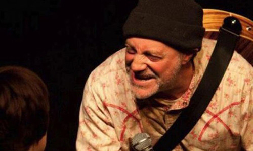 Vua dua ve cai chet, dien vien hai chet ngoi ngay tren san khau