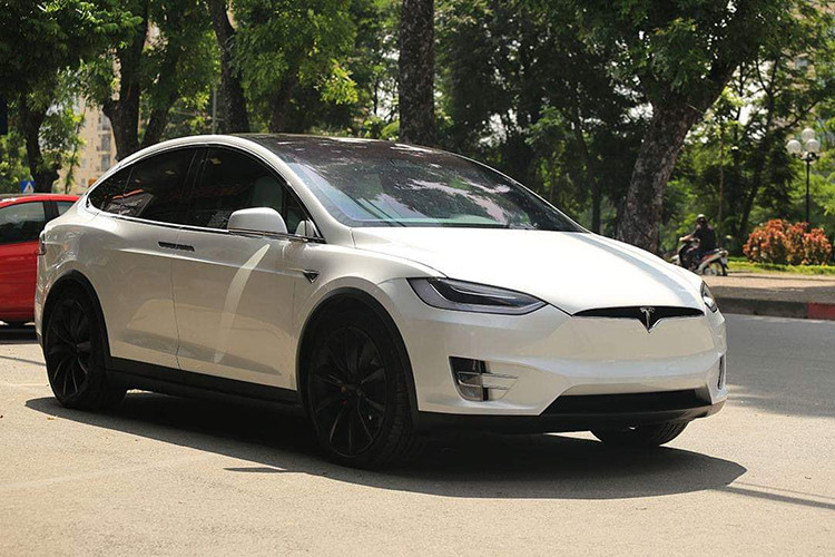 Xe oto dien Tesla Model X P100D hon 8 ty tai Ha thanh