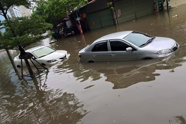 Oto dien va xe dong co dot trong - xe nao loi nuoc tot hon?-Hinh-2