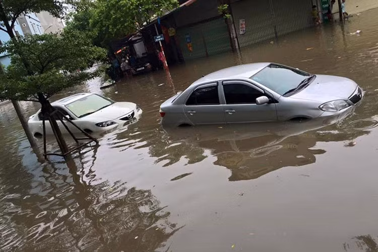 Oto dien va xe dong co dot trong - xe nao loi nuoc tot hon?-Hinh-2