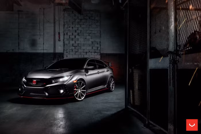 Do chiếc xe vừa mới bán ra chưa lâu, thị trường "đồ chơi" dành cho Civic Type R thế hệ mới vẫn còn đang trong giai đoạn hình thành. Về tương lai, có thể chiếc xe sẽ dễ dàng được "cá tính hóa" hơn khi có nhiều phụ tùng nâng cấp từ các hãng thứ 3. Tuy nhiên trong thời điểm hiện tại, những chủ xe Civic Type R chỉ có thể nâng cấp nhẹ về ngoại hình, trong đó dễ thực hiện nhất là độ lại "dàn chân" của xe.