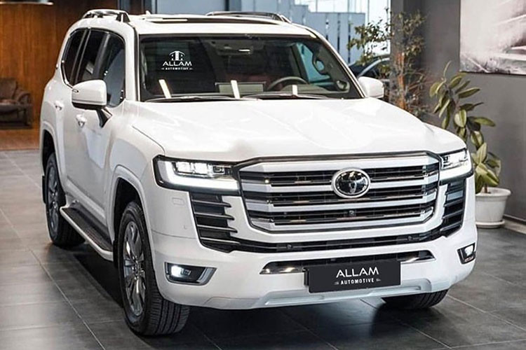 Khach mua Toyota Land Cruiser 2022 tai Nhat phai cho toi 4 nam