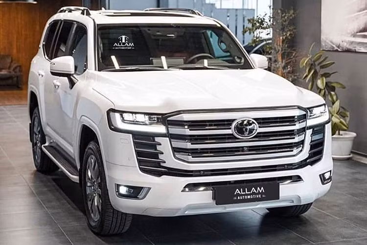 Khach mua Toyota Land Cruiser 2022 tai Nhat phai cho toi 4 nam