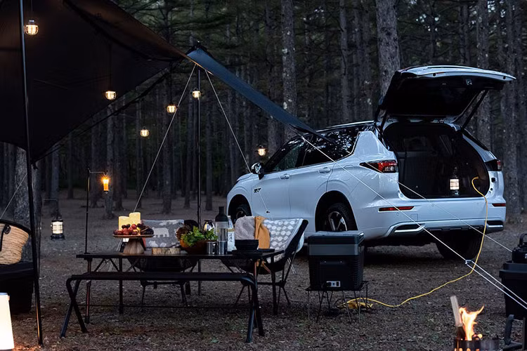 Vào thời điểm ra mắt, giá xe Mitsubishi Outlander 2024 thế hệ thứ tư tại thị trường quốc tế nằm trong khoảng từ 25.800 - 35.400 USD, cao hơn mức đề xuất 24.800 - 33.800 USD của bản cũ.