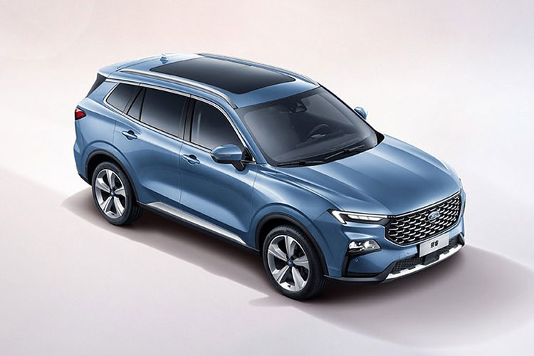 Đây là động cơ mới do liên doanh JMC-Ford sản xuất. Ford Equator Sport 2022 đồng thời là mẫu xe đầu tiên dùng động cơ này. Kết hợp với hộp số tự động ly hợp kép ướt 7 cấp, động cơ cho phép xe có thể đạt vận tốc tối đa 180 km/h.