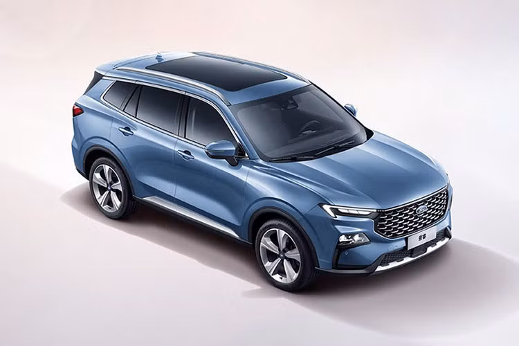 Đây là động cơ mới do liên doanh JMC-Ford sản xuất. Ford Equator Sport 2022 đồng thời là mẫu xe đầu tiên dùng động cơ này. Kết hợp với hộp số tự động ly hợp kép ướt 7 cấp, động cơ cho phép xe có thể đạt vận tốc tối đa 180 km/h.