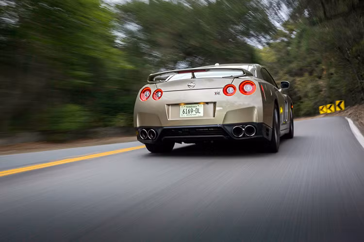 Ngoài ngoại và nội thất được làm mới còn có một số các tuỳ chọn cung cấp riêng khác, để chiếc xe nổi bật hơn trong đám đông.