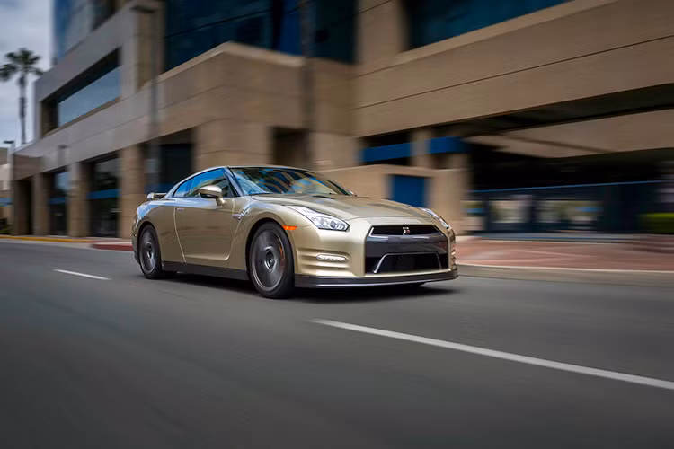 Đây là phiên bản đặc biệt nhằm kỉ niệm sự ra đời của thương hiệu GT-R và những thành tích của các dòng xe nhóm này trong các giải đua toàn cầu.