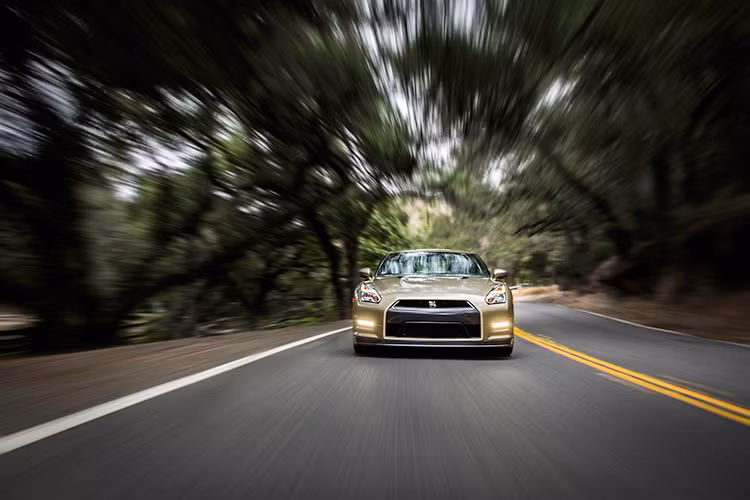 Bản mừng sinh nhật 45 năm của mẫu xe này được hãng Nissan sản xuất giới hạn chỉ có đúng 45 chiếc(tròn với năm sinh nhật), trong đó có 30 chiếc dành cho thị trường Mỹ và có giá 102.800 USD.