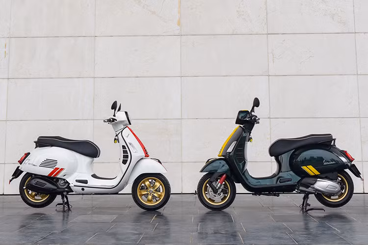 Phiên bản đặc biệt Vespa “Racing Sixties” kết hợp hài hòa phong cách cổ điển với tinh thần thể thao hiện đại mạnh mẽ, kĩ thuật chế tác tỉ mỉ đến từng chi tiết trong việc ứng dụng màu sắc, chất liệu và thiết kế cao cấp, độc đáo đậm chất Ý, tổng thể tạo nên diện mạo tinh tế đầy táo bạo.