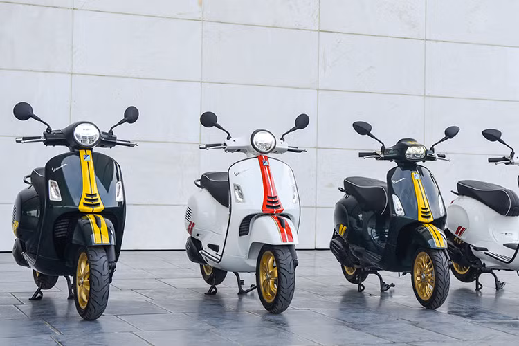 Thiết kế của chiếc xe đua, đặc biệt là màu sắc, họa tiết trang trí và chất liệu, đóng vai trò vô cùng quan trọng. Màu sắc và họa tiết góp phần thể hiện niềm tự hào về quốc gia dân tộc, các họa tiết và bảng phối màu thể hiện cá tính riêng và dễ nhận biết, kèm theo hình ảnh của các thương hiệu đã đồng hành cùng các đội đua trên hành trình chinh phục vinh quang.