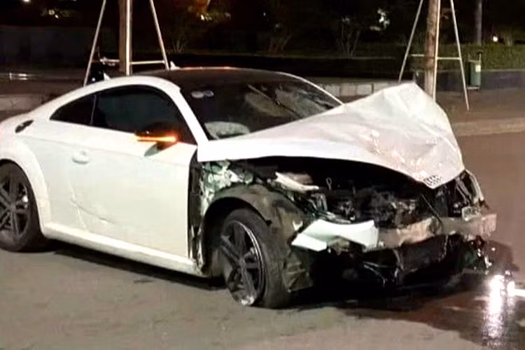 Công an thành phố Bắc Giang đã tạm giữ một cán bộ của Sở Giao thông và Vận tải tỉnh Bắc Giang là người lái chiếc xe Audi TT gây tai nạn giao thông đặc biệt nghiêm trọng làm 3 người chết. Thời điểm gây tai nạn, vị cán bộ này có nồng độ cồn vượt quá mức quy định.