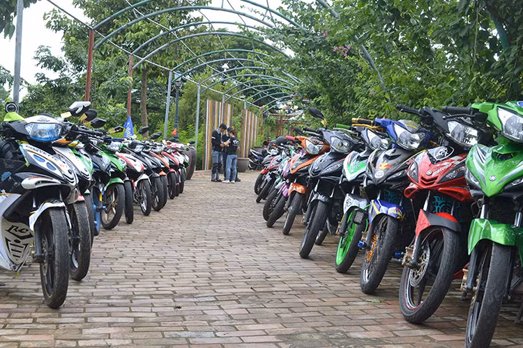 Được thành lập từ ngày 7/8/2009, CLB Exciter Biên Hoà 6789 Burning Passion đã trải qua 7 năm hoạt động, đồng thời cũng đã dựng nên một hình ảnh đẹp trước cộng đồng chơi xế nổ Yamaha Exciter trên cả nước bởi cách tổ chức chuyên nghiệp đi cùng các hoạt động vì cộng đồng.