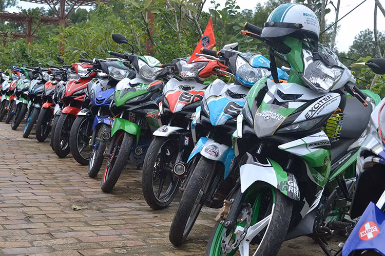 Tại buổi gặp mặt lần này, Exciter Biên Hoà đã đón hơn 90 CLB từ khắp nơi đổ về. Không riêng gì hàng trăm chiếc Exciter có mặt, những dòng xe khác như Nouvo, AirBlade hoặc thậm chí là cả những đội xe môtô phân khối lớn cũng góp mặt chúc mừng sinh nhật lần 7 của chủ nhà.