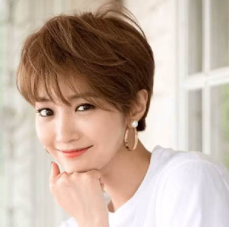 Là cô nàng thời thượng, hiện đại, tóc ngắn uốn vểnh đuôi sẽ cực kỳ phù hợp với bạn.