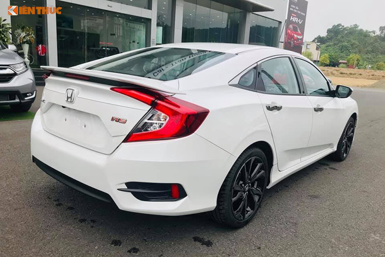 Phiên bản Honda Civic RS 2019 sử dụng động cơ tăng áp 1.5L DOHC VTEC Turbo, phun xăng trực tiếp có công suất cực đại 170 mã lực tại 5.500 vòng/phút, mô- men xoắn cực đại 220 Nm tại 1.700-5.500 vòng/phút. Xe được trang bị hộp số CVT ứng dụng Công nghệ Earth Dreams với điều khiển G-Design Shift.