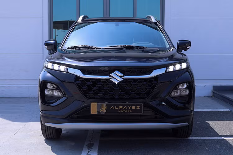 Nếu Fronx được phân phối tại Việt Nam, đây sẽ là mẫu xe mới đáng chú ý trong danh mục sản phẩm của Suzuki, sau khi hãng ngừng bán Ertiga, Ciaz và không nhập khẩu Swift bản mới. Hiện tại, danh mục xe Suzuki tại Việt Nam chỉ còn mẫu MPV 7 chỗ XL7 nhập khẩu từ Indonesia và mẫu SUV cỡ nhỏ Jimny nhập khẩu từ Nhật Bản.