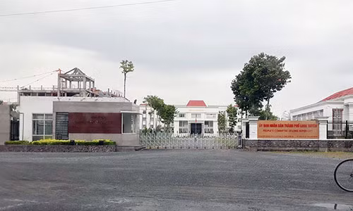 Con gai nguyen Chu tich An Giang duoc bo nhiem lai, cac quyet dinh trong 1 ngay