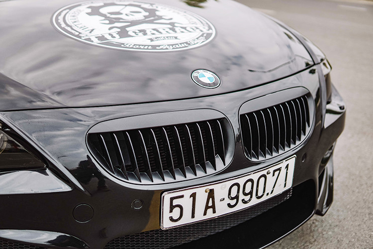 Trong lần nâng cấp cho chiếc BMW M6 đời 2007 của mình, một thợ độ xe môtô có tiếng tại Sài thành đã quyết định làm mới lại chiếc xe thể thao này khiến cho sức mạnh của nó đạt tới 700 mã lực - sánh ngang với những siêu xe đình đám đang có mặt tại Việt Nam hiện nay.