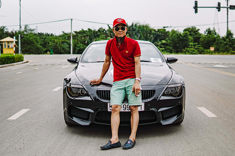 BMW M6 là phiên bản cao cấp của dòng 6-Series, được tái thiết kế lại từ năm 2005 với 2 phiên bản là coupe và cabriolet. Tại thị trường Việt Nam, mặc dù đã trải qua hơn 10 năm nhưng những chiếc BMW M6 đời 2007 vẫn thuộc hàng giữ giá. Trên thị trường xe cũ, những chiếc M6 2007 vẫn được rao bán khoảng hơn 1,5 tỷ đồng.