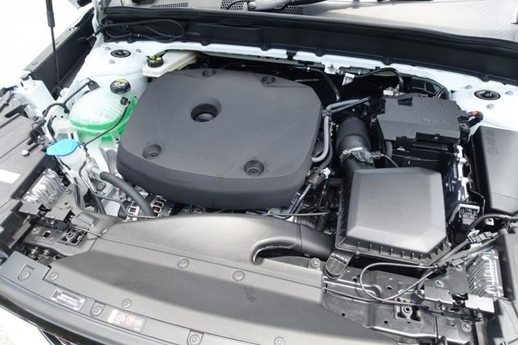 Đáng chú ý, XC40 đã được Tổ chức Euro NCAP (European New Car Assessment Programme) chấm điểm 5 sao khi xuất sắc vượt qua các bài test về độ an toàn theo tiêu chuẩn châu Âu. Ngoài ra, mẫu xe còn lọt vào top 5 xe an toàn nhất được Euro NCAP thử nghiệm trong 3 năm qua.