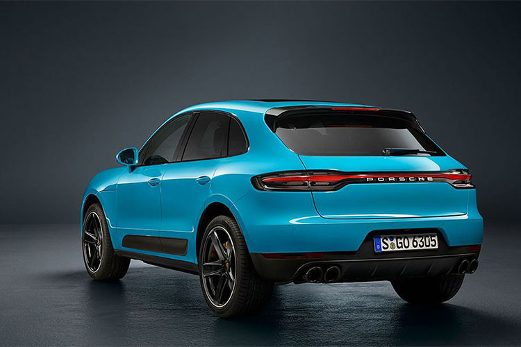 Thay đổi lớn nhất ở ngoại hình Macan phiên bản 2019 mới này chính là thiết kế đèn hậu kiểu chạy liền phương ngang, vốn đang được hãng mở rộng áp dụng trên các mẫu xe của Porsche. Đây là DNA thiết kế của mẫu xe biểu tượng Porsche 911 và cả chiếc 918 Spyder.