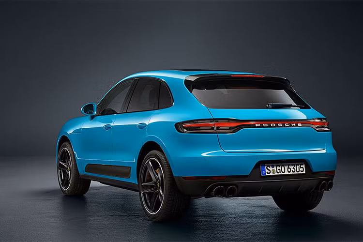 Thay đổi lớn nhất ở ngoại hình Macan phiên bản 2019 mới này chính là thiết kế đèn hậu kiểu chạy liền phương ngang, vốn đang được hãng mở rộng áp dụng trên các mẫu xe của Porsche. Đây là DNA thiết kế của mẫu xe biểu tượng Porsche 911 và cả chiếc 918 Spyder.