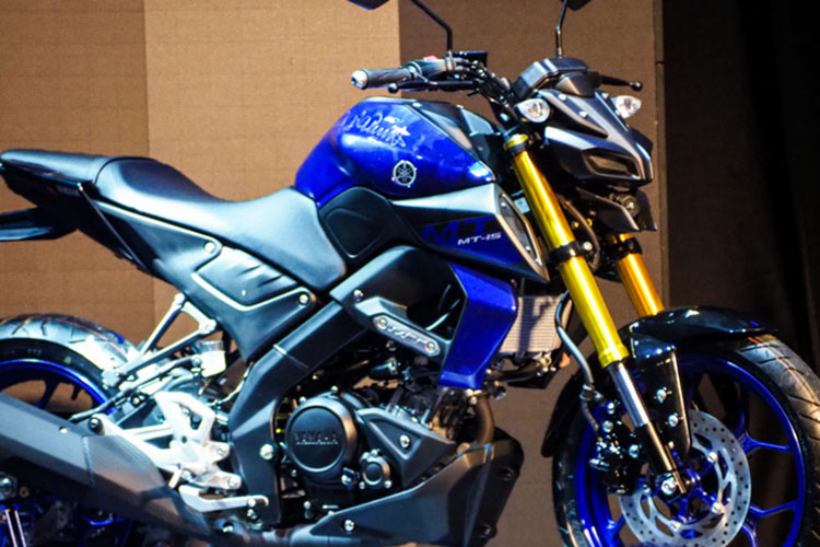 Không chỉ có phần đầu, đuôi và thân xe của chiếc Yamaha MT-15, xe cũng đã được thiết kế lại hoàn toàn với điểm chung duy nhất chỉ nằm ở cặp đèn xi-nhan và đèn hậu ở phía sau. Với mẫu streetfighter mới này, Yamaha đã chú ý nhiều hơn tới sự thoải mái của người ngồi đằng sau xe.