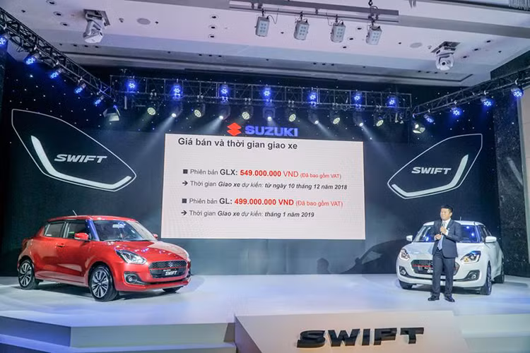 Suzuki Swift 2018 sẽ được phân phối ra thị trường Việt với 5 tùy chọn màu sơn ngoại thất gồm xanh dương, trắng, bạc, đỏ và xám. Dự kiến, xe sẽ được bán ra thị trường từ ngày 10/12 năm nay trong khi bản GL sẽ hẹn tháng 1 năm sau mới đến tay người dùng Việt Nam.