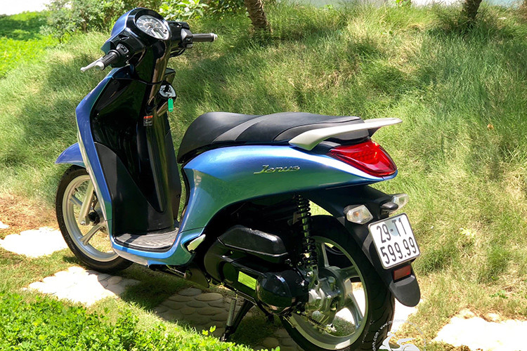 Những chiếc xe ga Yamaha Yamaha Janus xuất hiện khá ít trên thị trường xe cũ do việc sử dụng thuận thiện, đơn giản. Tuy nhiên mới đây trên thị trường xe máy cũ bất ngờ xuất hiện chiếc Yamaha Janus biển tứ quý 9 - 5.9999, khiến nhiều người yêu xe máy biển đẹp quan tâm.