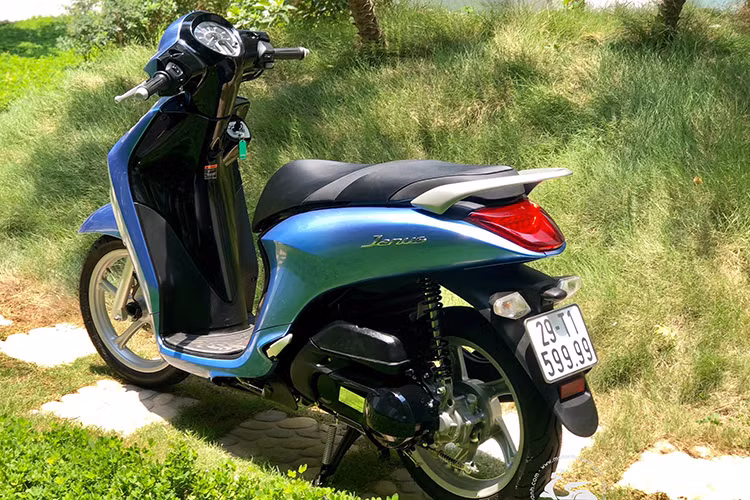 Những chiếc xe ga Yamaha Yamaha Janus xuất hiện khá ít trên thị trường xe cũ do việc sử dụng thuận thiện, đơn giản. Tuy nhiên mới đây trên thị trường xe máy cũ bất ngờ xuất hiện chiếc Yamaha Janus biển tứ quý 9 - 5.9999, khiến nhiều người yêu xe máy biển đẹp quan tâm.