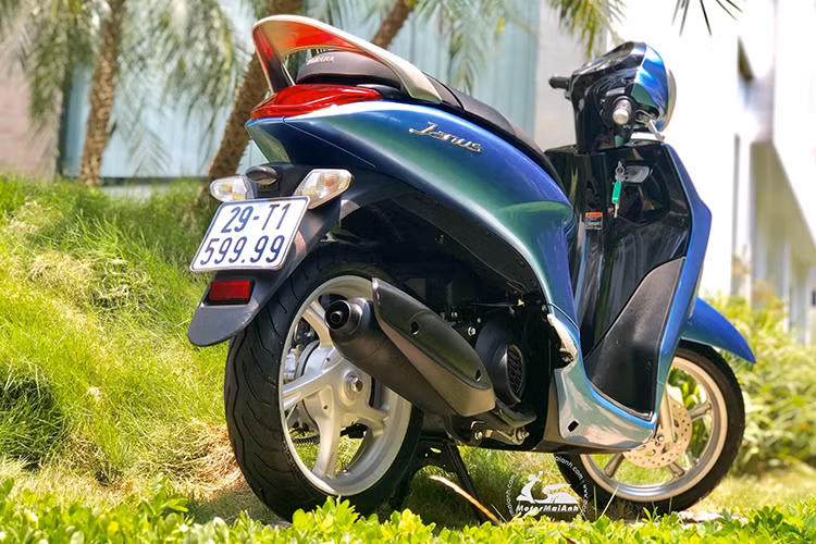 Điểm đặc biệt của Janus đó là những công nghệ lần đầu tiên được Yamaha mang tới phân khúc xe tay ga giá rẻ. Đầu tiên phải kể tới hệ thống ngắt động cơ tạm thời SSS (Stop &amp; Start System) với khả năng tự động tắt máy sau 5 giây và khởi động lại khi người lái vặn ga. Về cơ bản, hệ thống này khá giống với Idling Stop trên xe Honda cùng một số hệ thống tương tự trên các xe gắn máy khác.