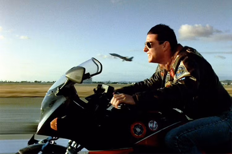 Sức mạnh giúp cho mẫu Kawasaki GPZ900R trở thành xe môtô thương mại nhanh nhất vào những năm 80 là khối động cơ 4 xylanh thẳng hàng, dung tích 908cc, sản sinh công suất 115 mã lực tại tua máy 9.500 vòng/phút, giúp xe đạt vận tốc tối đa 254 km/h.