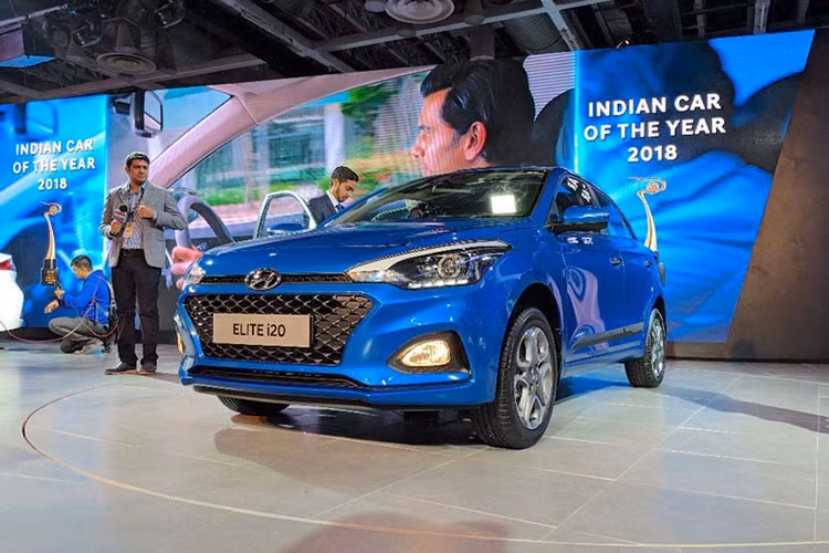 Tại triển lãm Auto Expo 2018, Ấn Độ vừa khai mạc, hãng xe hơi đình đám Hàn Quốc đã chính thức trình làng mẫu xe Hyundai i20 2018 facelift. Như vậy sau một thời gian nhấn nhá, mẫu xe gía rẻ này đã chính thức xuất hiện sau khoảng thời gian 4 năm có mặt trên thị trường.
