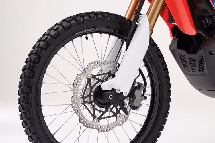 Xe cũng được trang bị hệ thống đèn chiếu sáng công nghệ LED hiện dại đảm bảo tầm nhìn cũng như độ bền bỉ cho sản phẩm trong quá trình sử dụng.