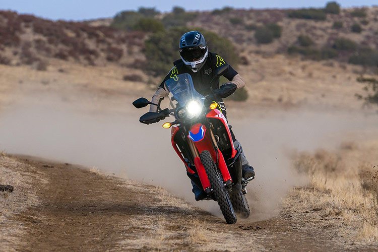 Mức giá xe Honda CRF300 Rally 2025 chưa được công bố chính thức. Dự kiến Việt Nam cũng sẽ là một trong những thị trường sẽ sớm được bán ra phiên bản Honda CRF300 Rally 2025 này.