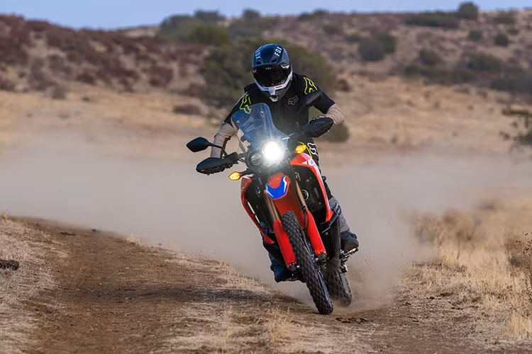 Mức giá xe Honda CRF300 Rally 2025 chưa được công bố chính thức. Dự kiến Việt Nam cũng sẽ là một trong những thị trường sẽ sớm được bán ra phiên bản Honda CRF300 Rally 2025 này.